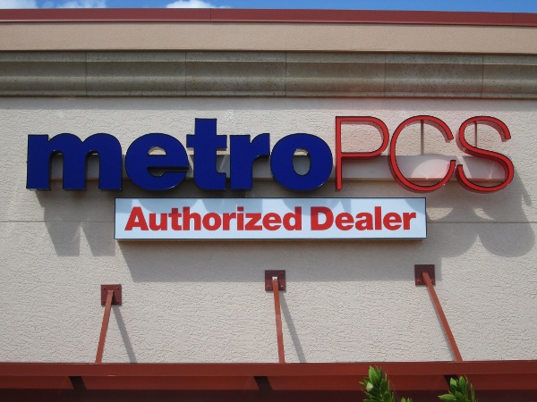 Metro PCS, Estero, FL by Lee Designs