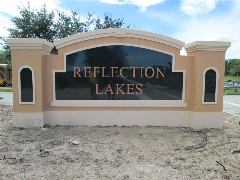 reflection_lakes,_naples,_fl_by_lee_designs