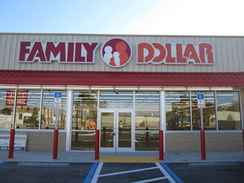 Family_Dollar_Wall_Sign_Installed_by_Lee_Designs-resized-600