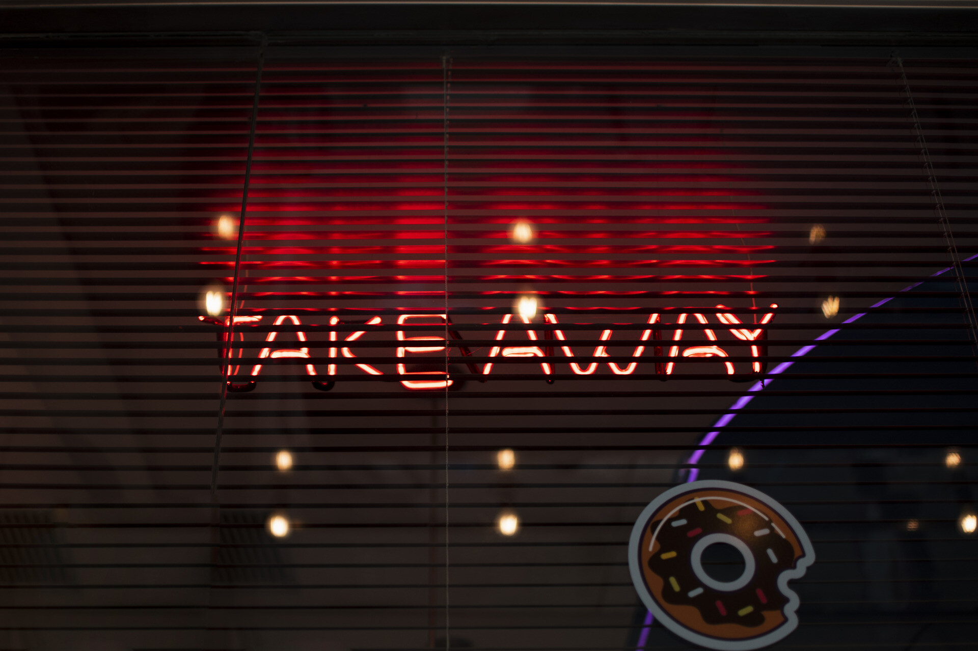 take-away-arrangement-with-lights-doughnut (2) (1)