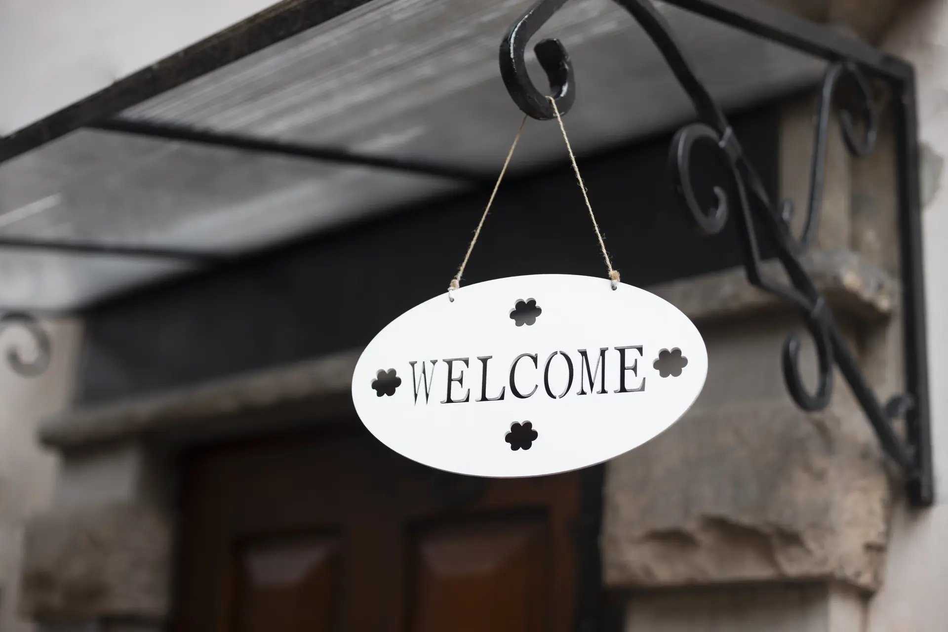 welcome-sign-front-house